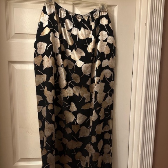 Kasper & Company ASL Dresses & Skirts - Kasper & Company Leaf Patterned Maxi Skirt, Size 16, Excellent Condition!!!